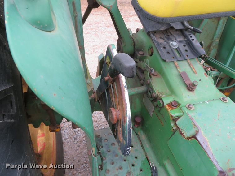 image for item DH0742 1981 John Deere 2040  tractor