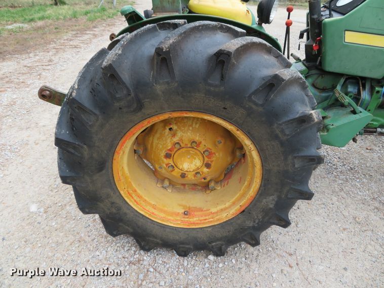 image for item DH0742 1981 John Deere 2040  tractor