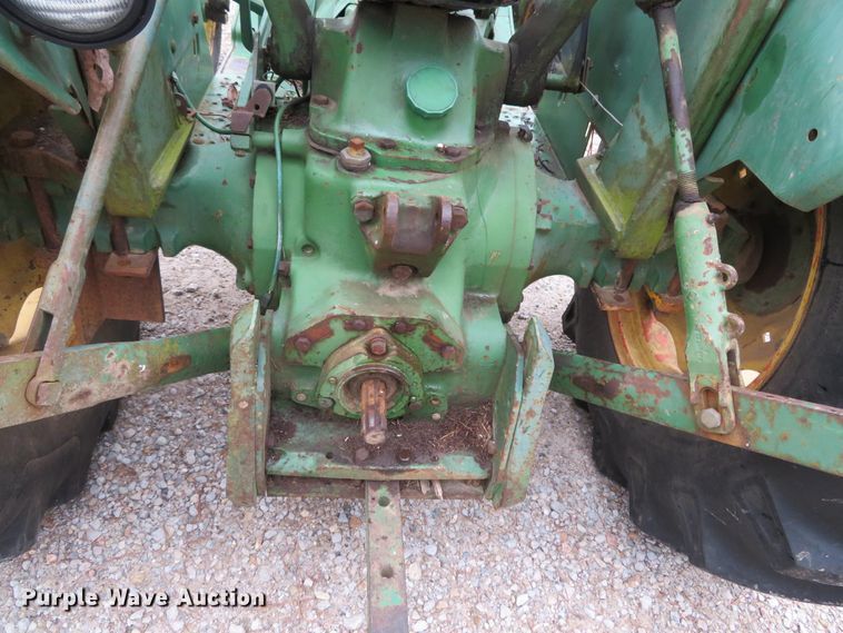 image for item DH0742 1981 John Deere 2040  tractor
