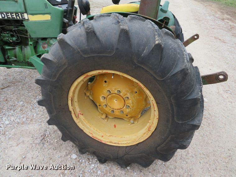 image for item DH0742 1981 John Deere 2040  tractor