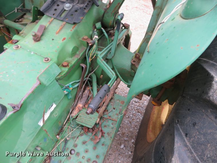 image for item DH0742 1981 John Deere 2040  tractor