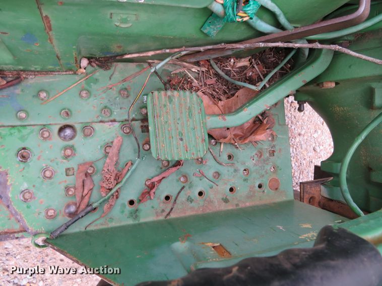 image for item DH0742 1981 John Deere 2040  tractor