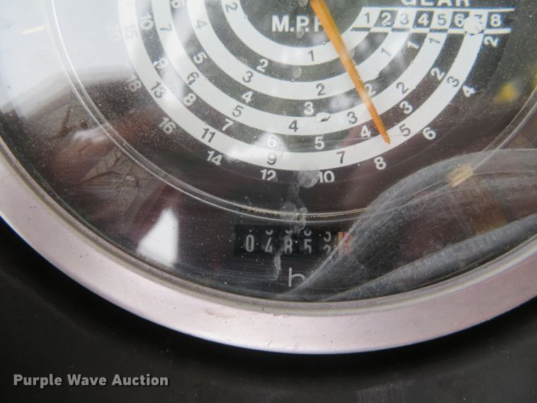 image for item DH0742 1981 John Deere 2040  tractor