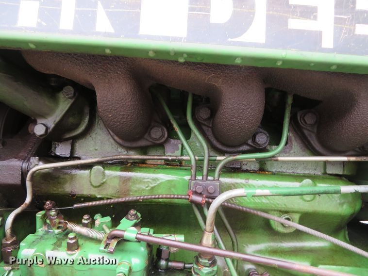 image for item DH0742 1981 John Deere 2040  tractor