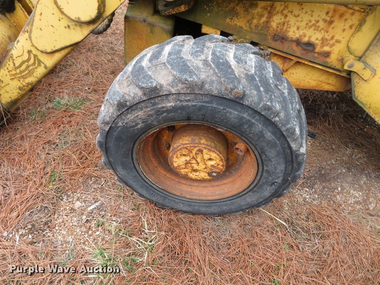 image for item DH0743 1994 John Deere 310D  backhoe