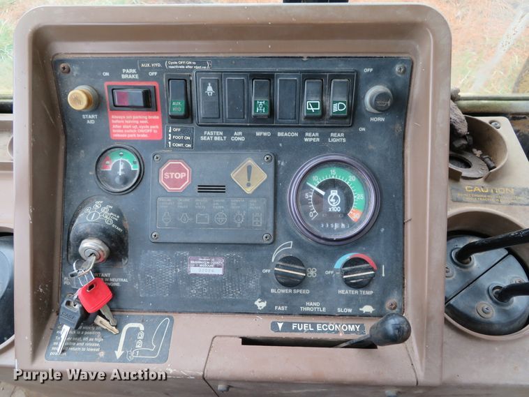 image for item DH0743 1994 John Deere 310D  backhoe