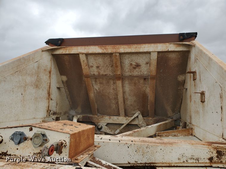 image for item DI4753 1988 Ranch  bottom dump trailer