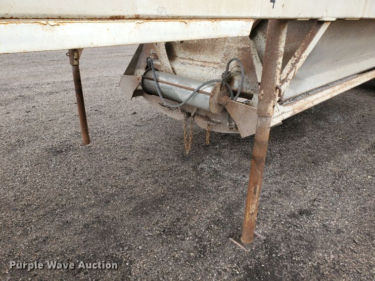 image for item DI4753 1988 Ranch  bottom dump trailer