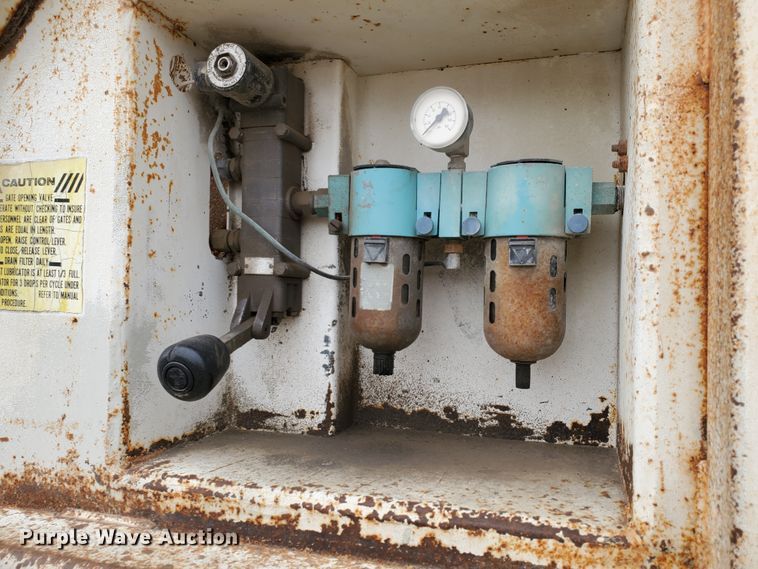 image for item DI4753 1988 Ranch  bottom dump trailer