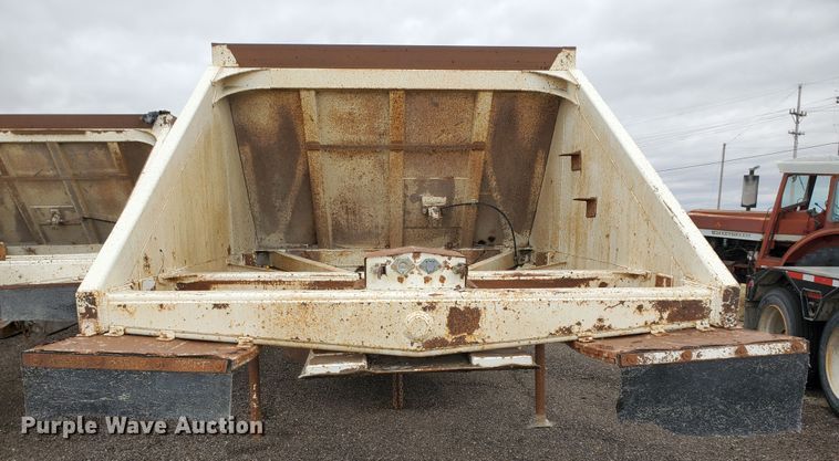 image for item DI4755 1994 Ranch  bottom dump trailer