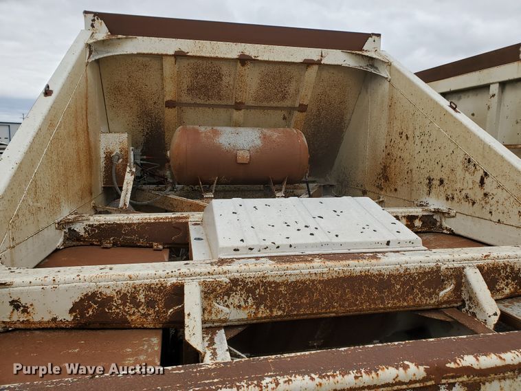 image for item DI4755 1994 Ranch  bottom dump trailer