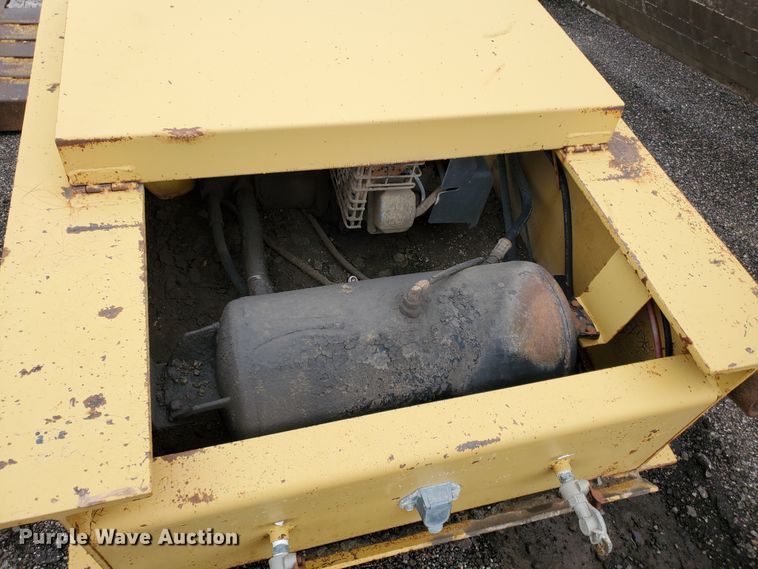 image for item DI4757 1997 Load Lugger LB35R  lowboy equipment trailer