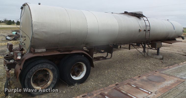 image for item DI5541 1959 Moser  tank trailer