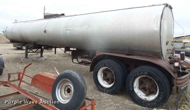 image for item DI5541 1959 Moser  tank trailer