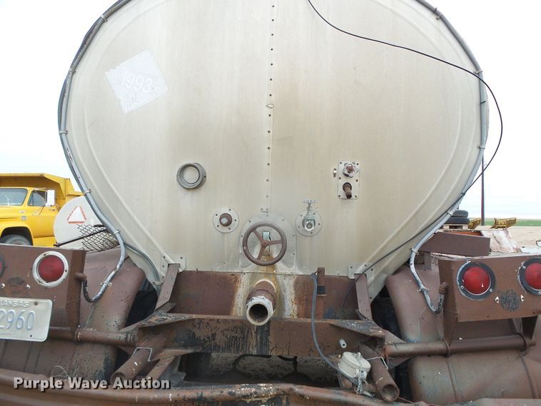 image for item DI5541 1959 Moser  tank trailer