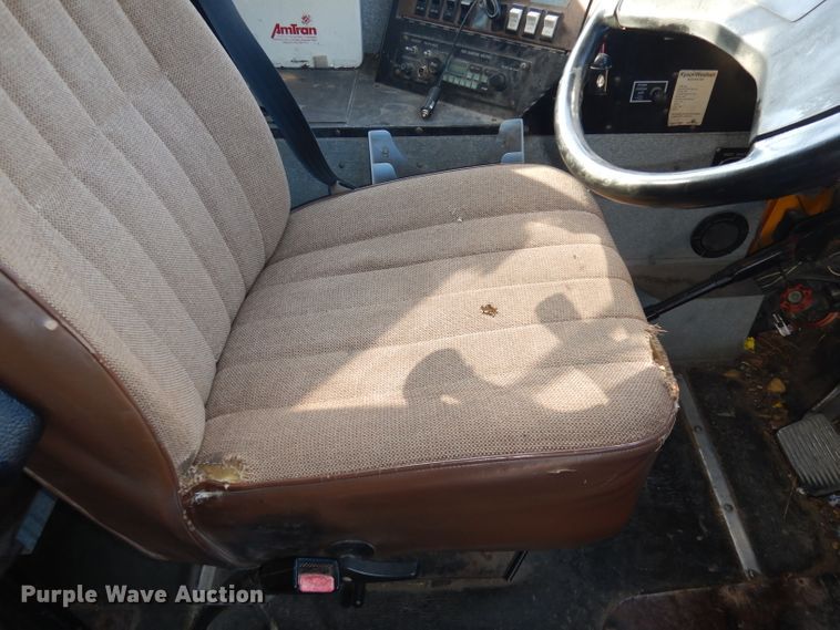 image for item DI6519 1995 International 3800  school bus