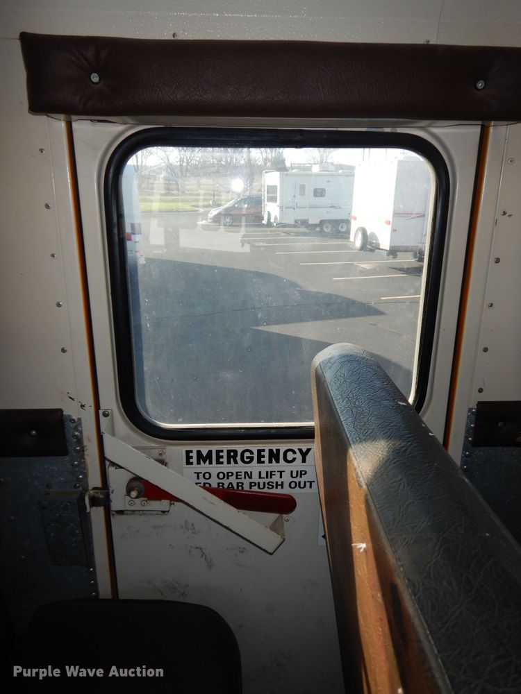 image for item DI6519 1995 International 3800  school bus