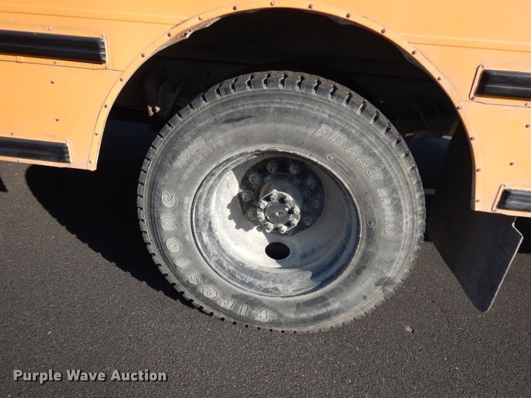 image for item DI6519 1995 International 3800  school bus