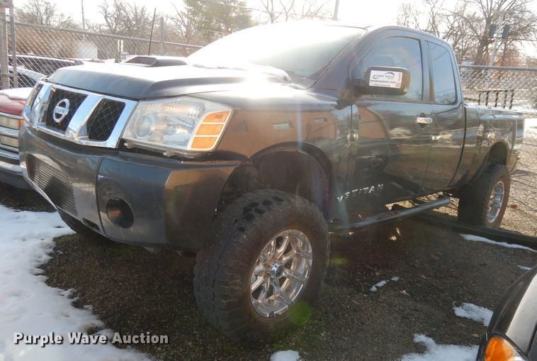 image for item DJ2846 2004 Nissan Titan  King Cab pickup truck