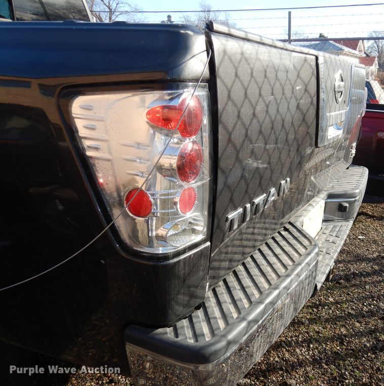 image for item DJ2846 2004 Nissan Titan  King Cab pickup truck