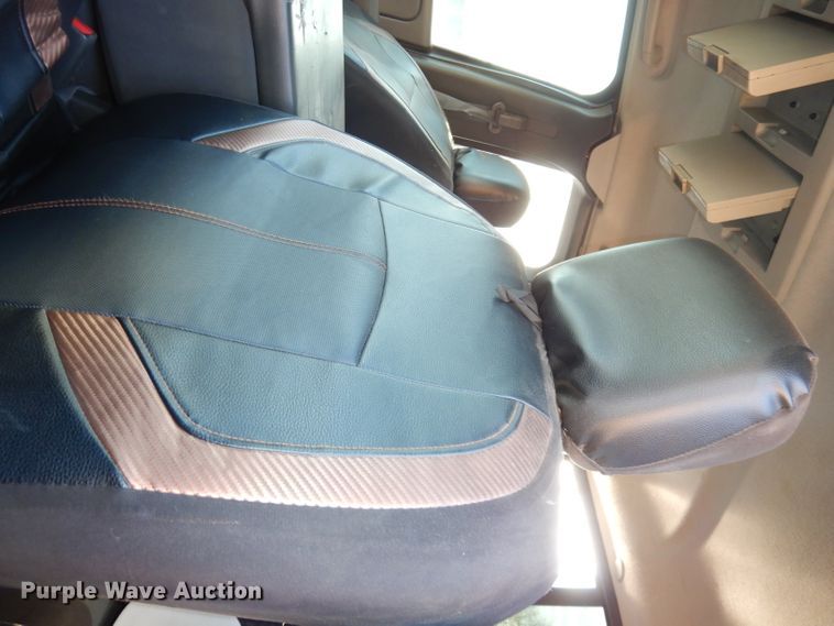 image for item DJ2846 2004 Nissan Titan  King Cab pickup truck