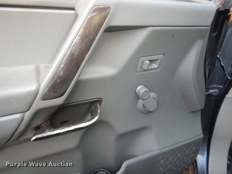 image for item DJ2846 2004 Nissan Titan  King Cab pickup truck