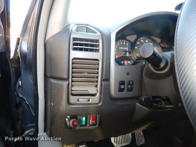 image for item DJ2846 2004 Nissan Titan  King Cab pickup truck