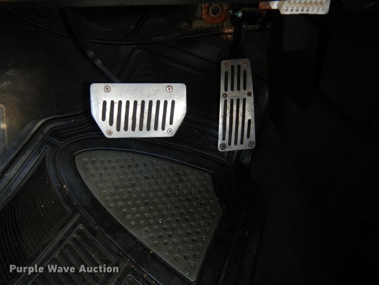 image for item DJ2846 2004 Nissan Titan  King Cab pickup truck