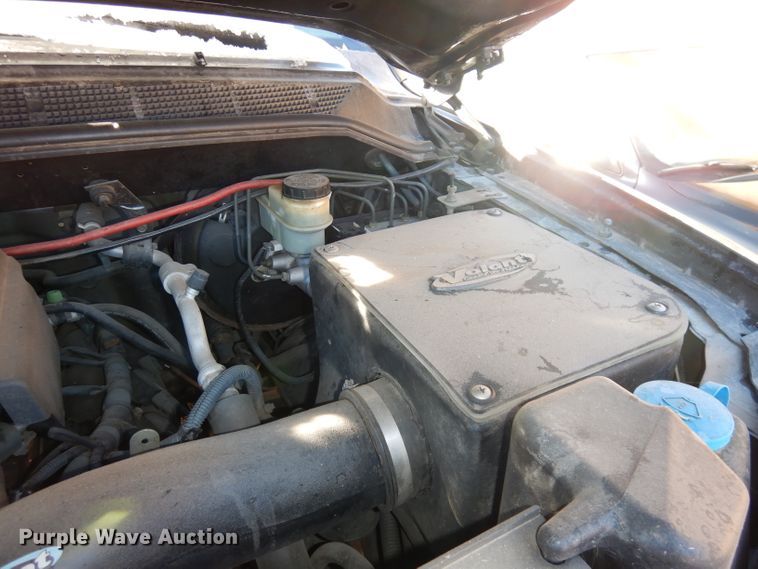 image for item DJ2846 2004 Nissan Titan  King Cab pickup truck