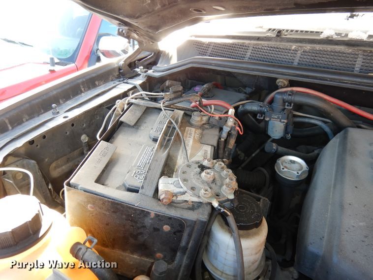 image for item DJ2846 2004 Nissan Titan  King Cab pickup truck