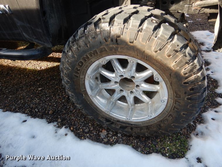 image for item DJ2846 2004 Nissan Titan  King Cab pickup truck