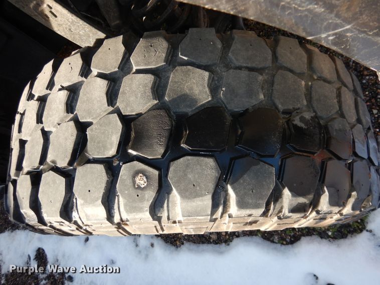 image for item DJ2846 2004 Nissan Titan  King Cab pickup truck