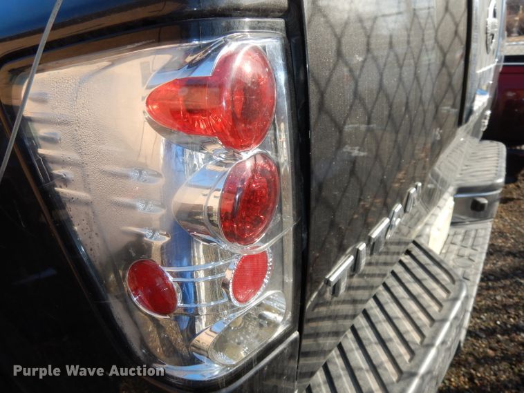 image for item DJ2846 2004 Nissan Titan  King Cab pickup truck