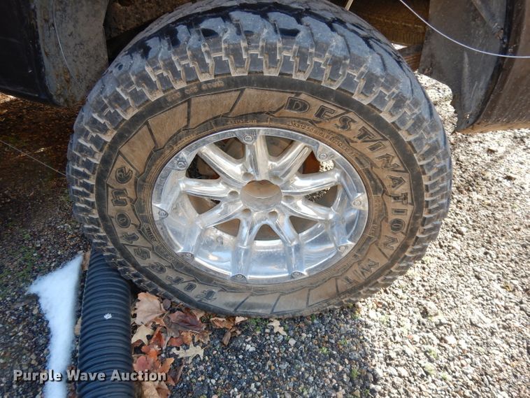 image for item DJ2846 2004 Nissan Titan  King Cab pickup truck