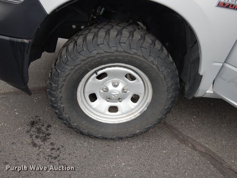 image for item DJ2959 2017 Dodge Ram 1500  Crew Cab pickup truck