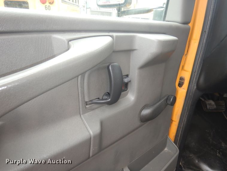 image for item DJ2968 2007 Chevrolet G3500  school bus