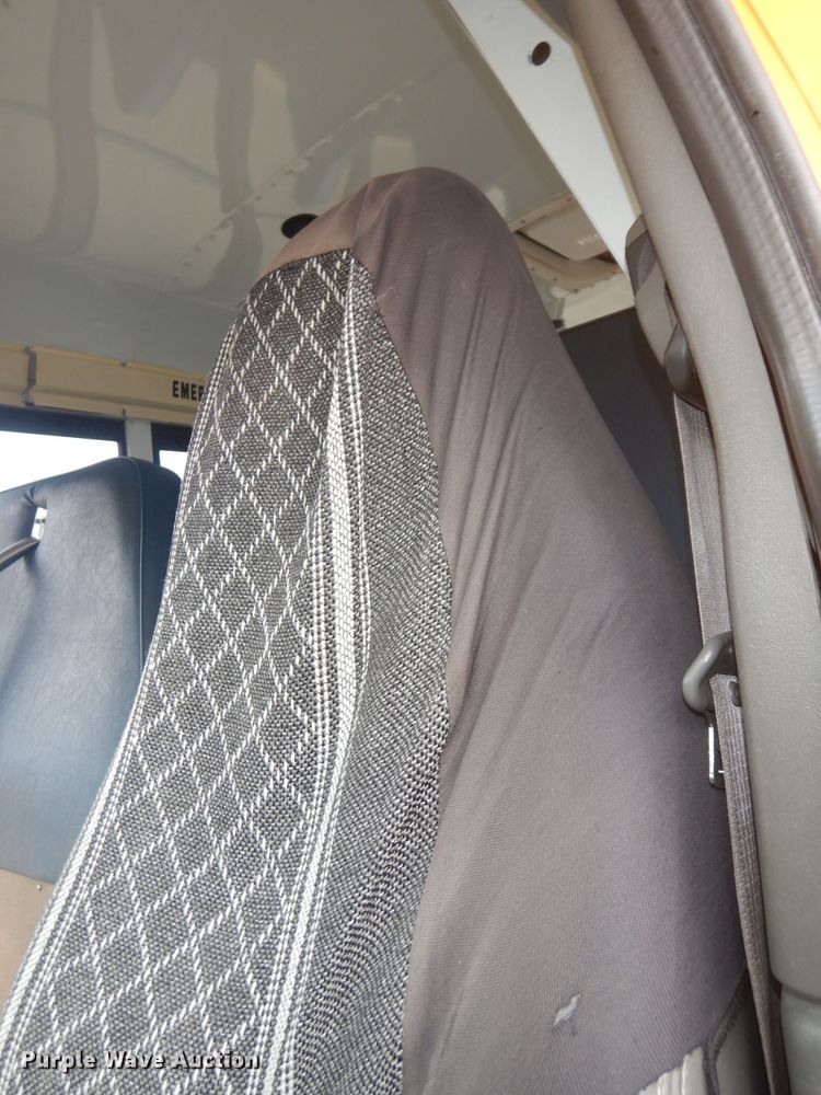 image for item DJ2968 2007 Chevrolet G3500  school bus