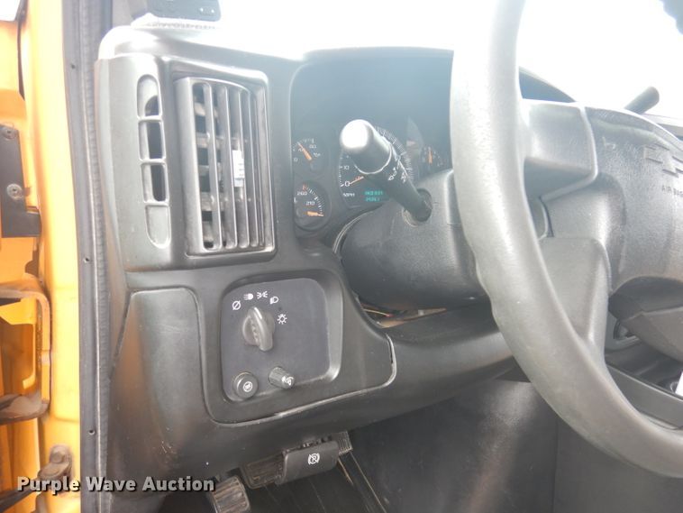 image for item DJ2968 2007 Chevrolet G3500  school bus