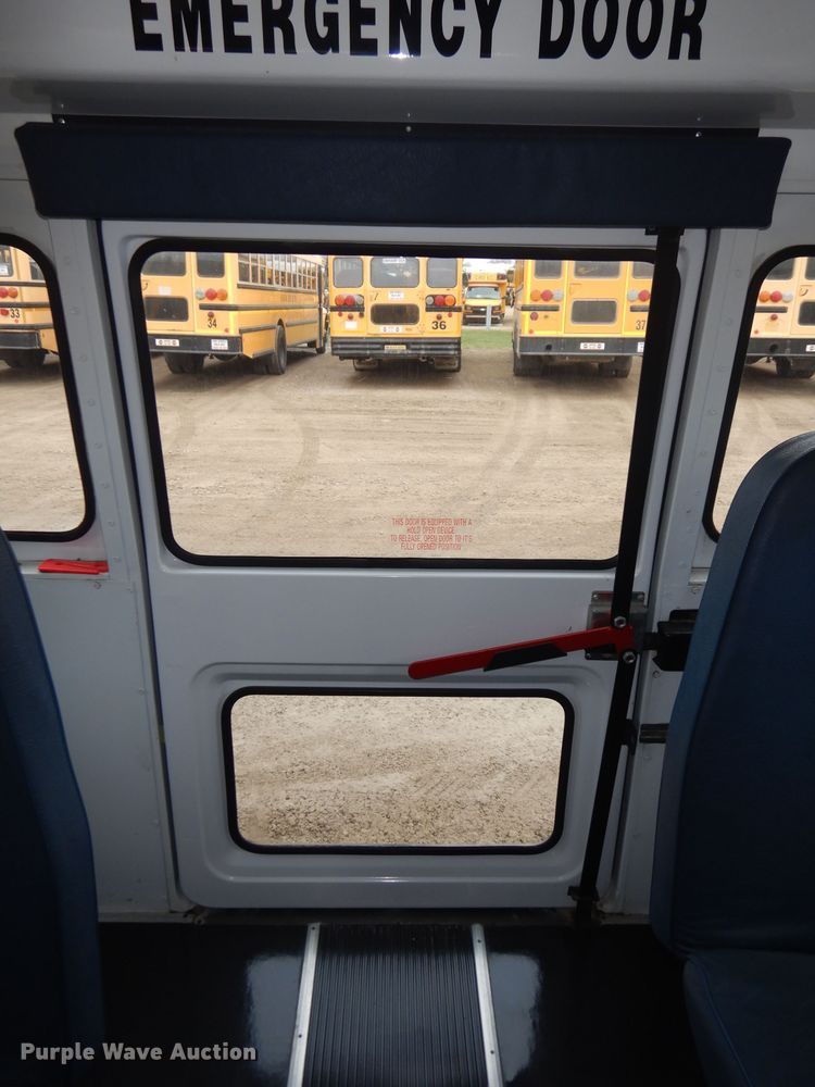 image for item DJ2968 2007 Chevrolet G3500  school bus