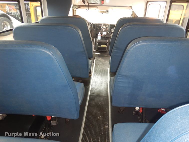 image for item DJ2968 2007 Chevrolet G3500  school bus