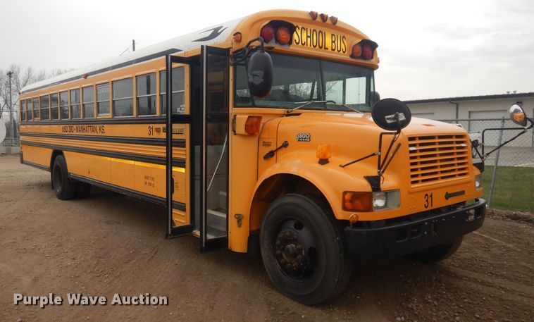 image for item DJ2969 2003 International 3800  school bus