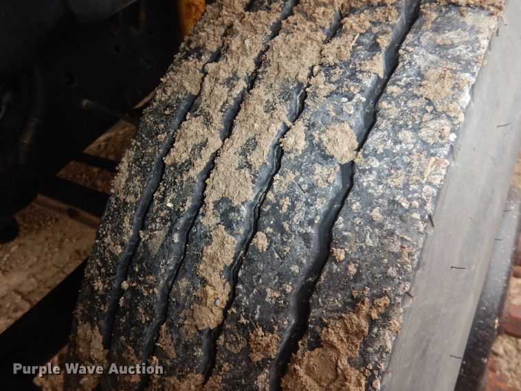 image for item DJ2969 2003 International 3800  school bus