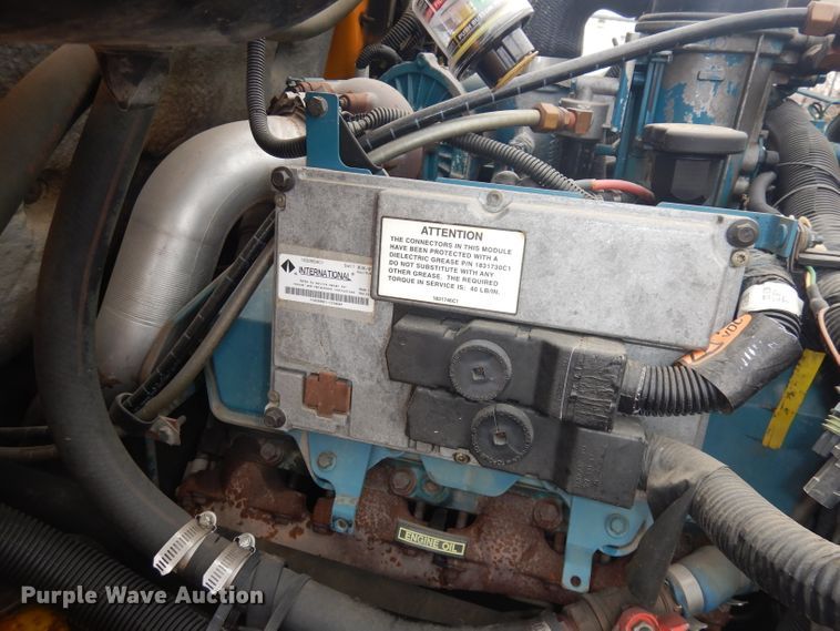 image for item DJ2969 2003 International 3800  school bus