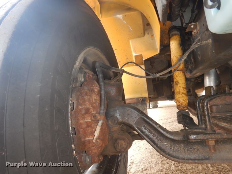 image for item DJ2969 2003 International 3800  school bus