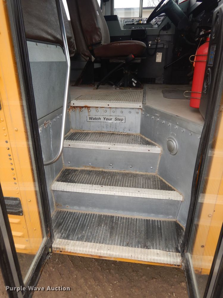 image for item DJ2969 2003 International 3800  school bus