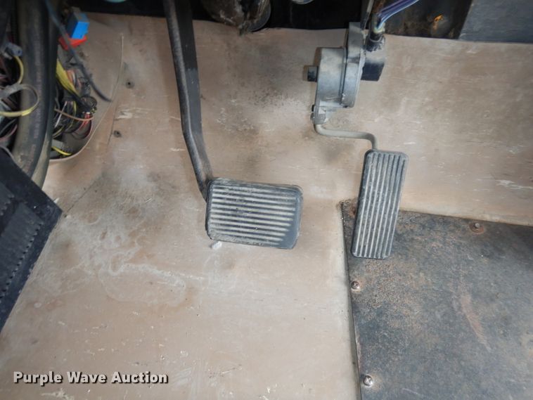 image for item DJ2969 2003 International 3800  school bus