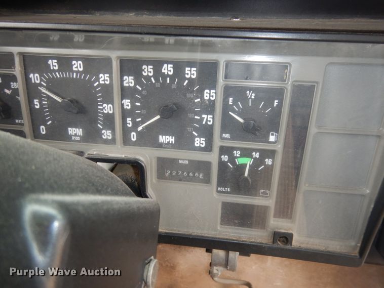 image for item DJ2969 2003 International 3800  school bus