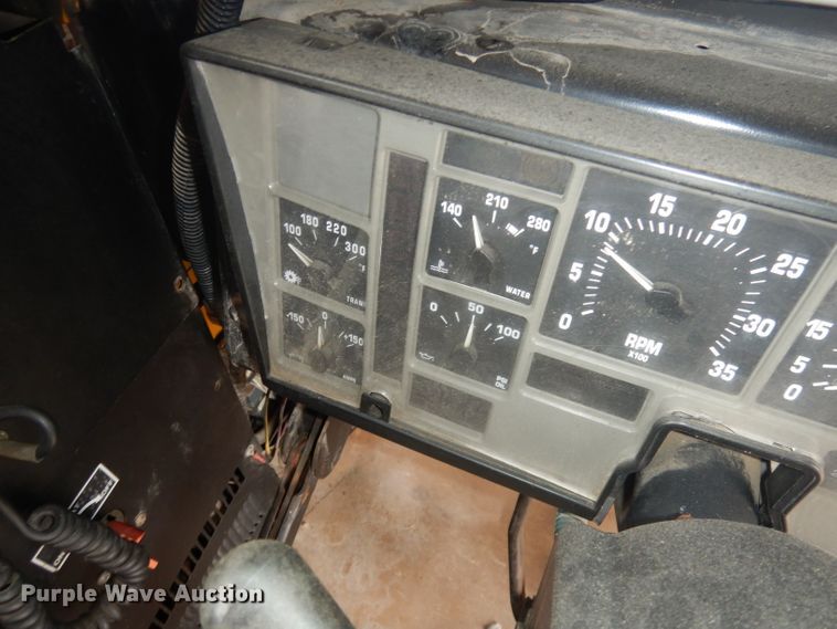 image for item DJ2969 2003 International 3800  school bus