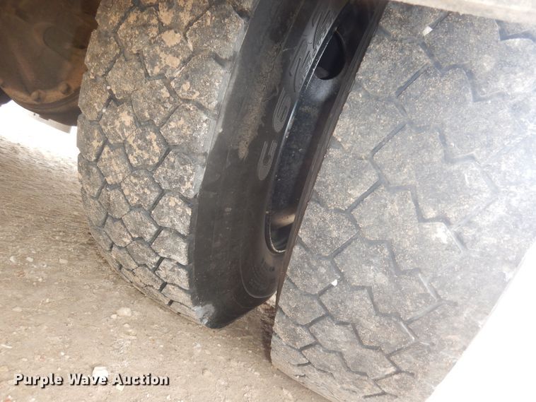 image for item DJ2969 2003 International 3800  school bus