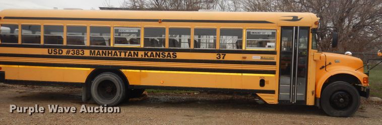 image for item DJ2970 2004 International 3800  school bus